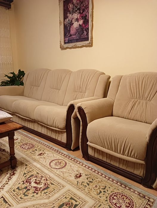 Canapea 3 locuri cu doua fotolii nouă,