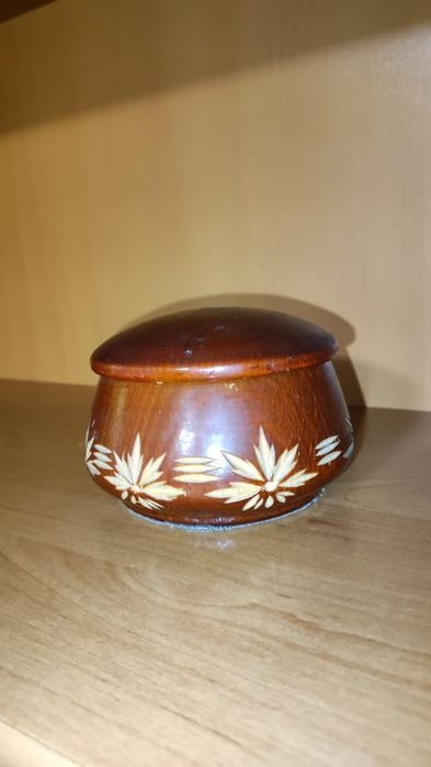 Деревянная шкатулка