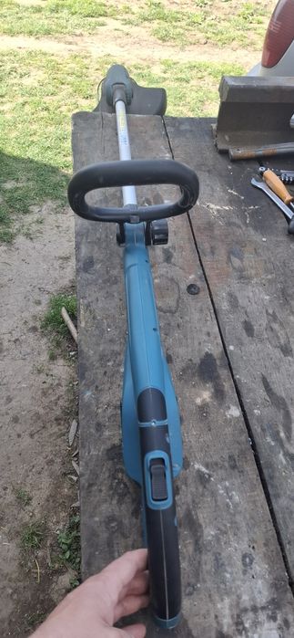 Cositoare electrica Makita dur181