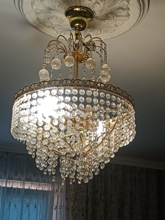 Продам люстры все патроны в рабочем состоянии.