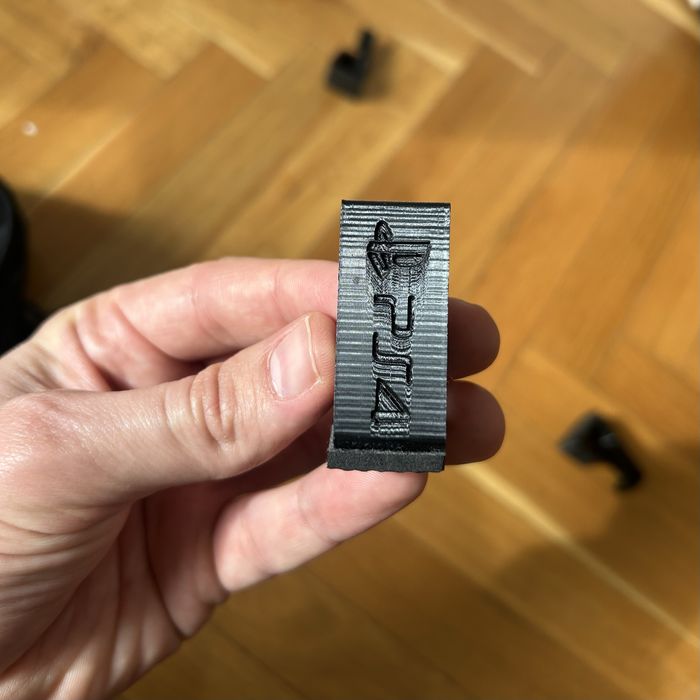 Playstation 4 Slim 1TB, два джойстика, чанта- Перфектен