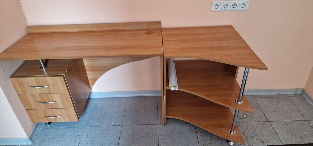 Продам прихожую и стол с приставкой