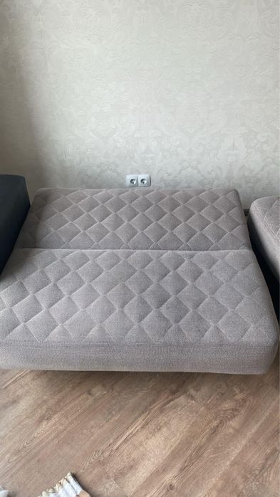 Диван раскладной большой.