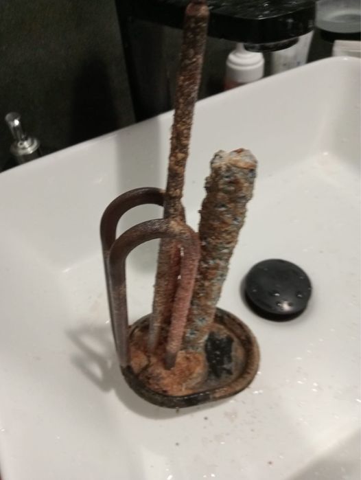 Продаётся водонагреватель б/у (подлежит ремонту)