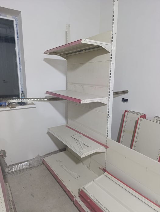 Стеллажи, витрины