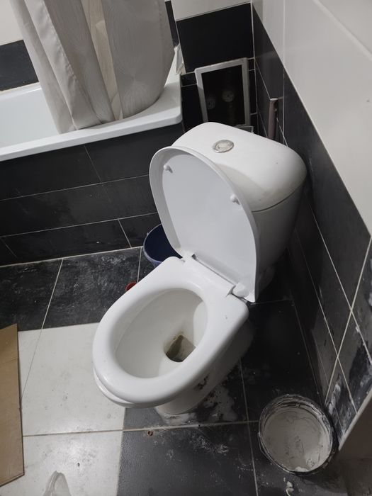 Продам унитазы срочно