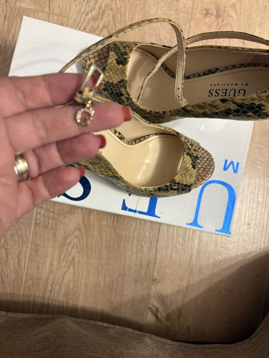 Vand sandale originale GUESS BY MARCIANO.