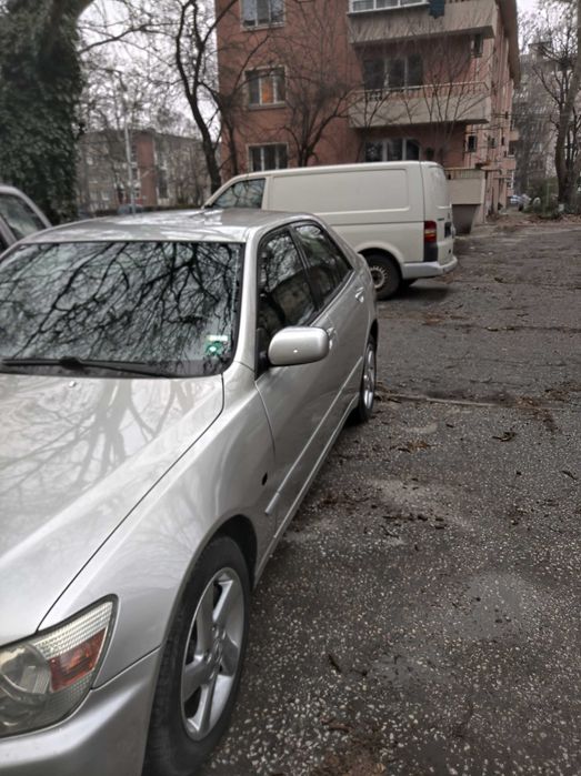 Lexus is Лексус ис