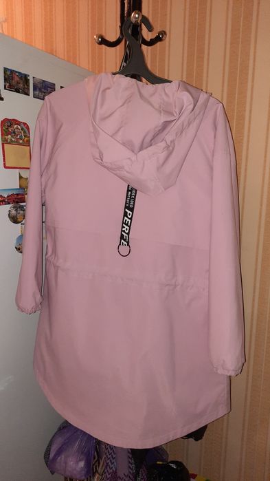 Продается плащ ветровка на девочку