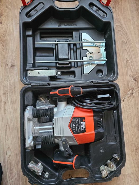 Mașină de frezat Black & Decker 1200W