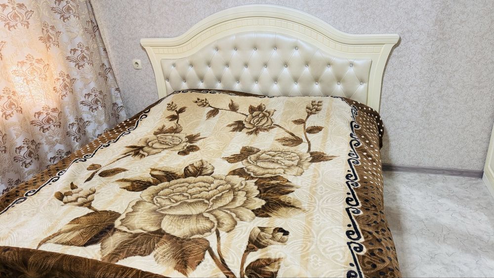 Продается спальный гарнитур
