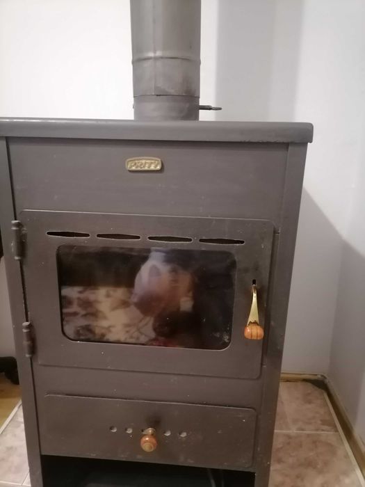 Камина на дърва, с тръби и поставка