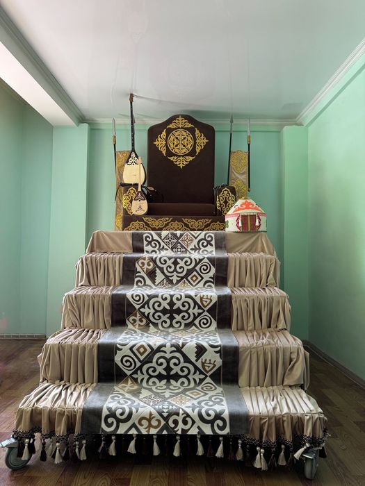 Так Трон Батырлар Садакшылар