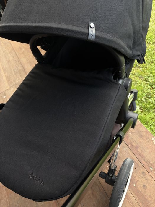 Cybex Platinum Priam Deep Black - Шаси + Кош за новородено + Дъждобран
