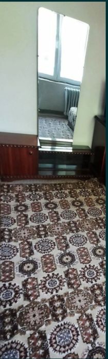 Oglindă cu noptieră (plus alte detalii)