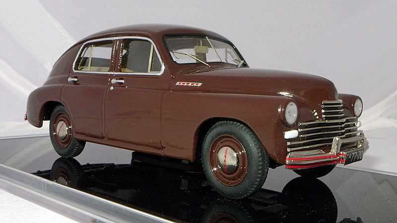 Сборная модель автомобиля ГАЗ М-20 «Побе́да» (MILITARY WHEELS, 1/72)