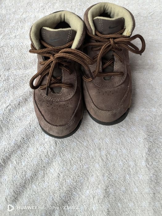 Детски велурени обувки nike номер 27 стелка 16см