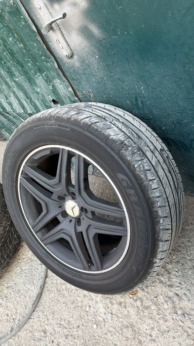 Продам титановые диски с резиной