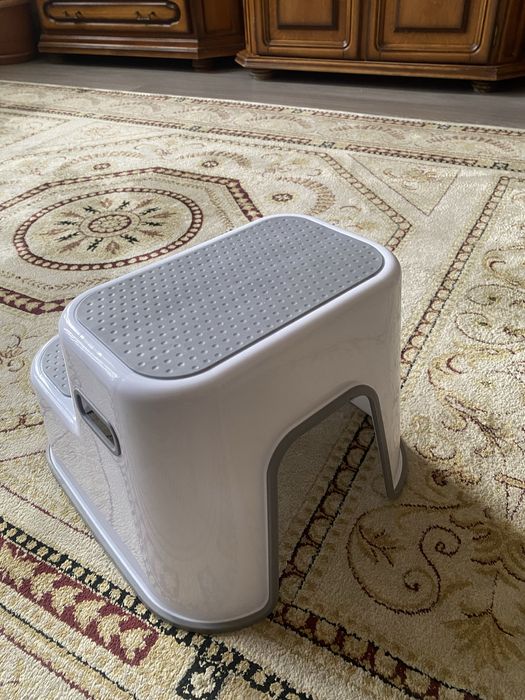 Стульчик  табурет пластиковый