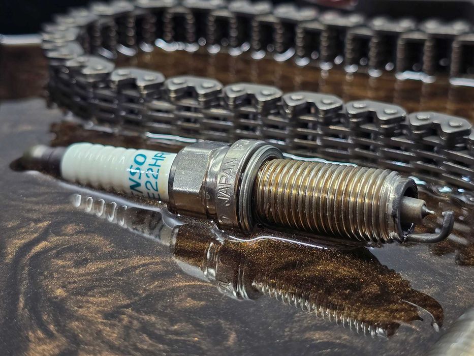 3D картина с части от двигател в епоксидна смола