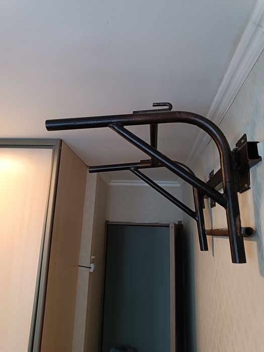 Турник настенный