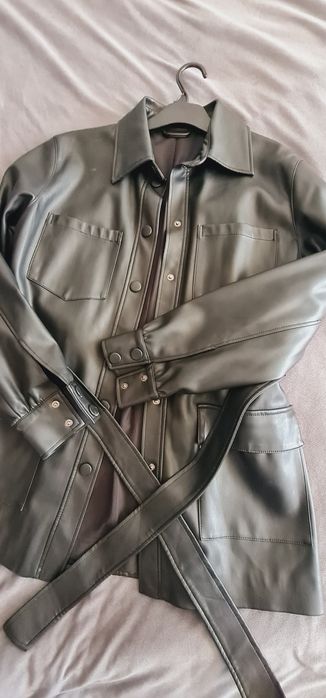 Trenci scurt din imitație piele