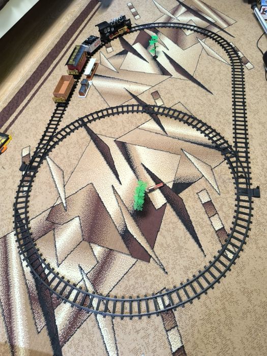 Поезд с тремя вагонами. В упаковке.