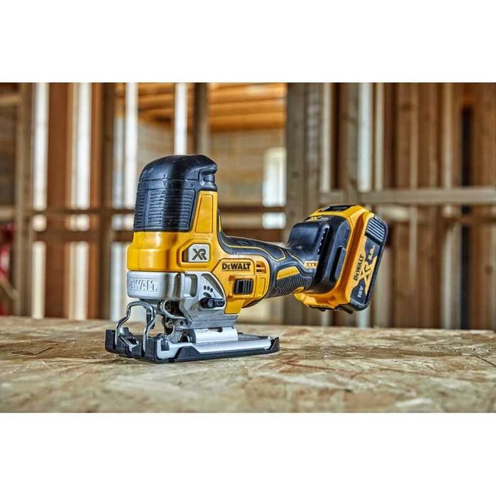 Зеге/Прободен трион DEWALT DCS335N, 18V, 26 mm, 3200 minˉ¹