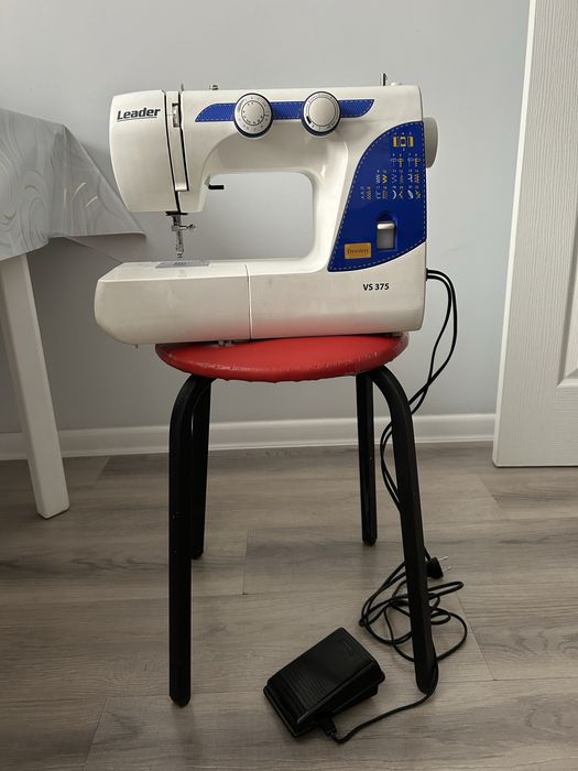 Продаю швейную машину