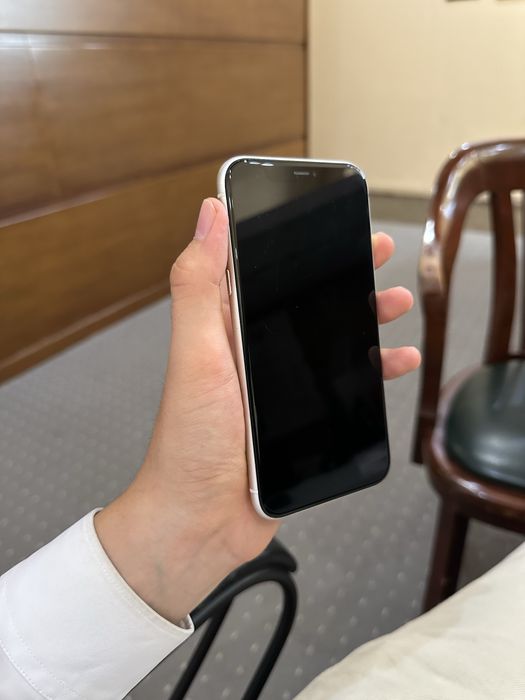 IPhone 11 в белом цвете