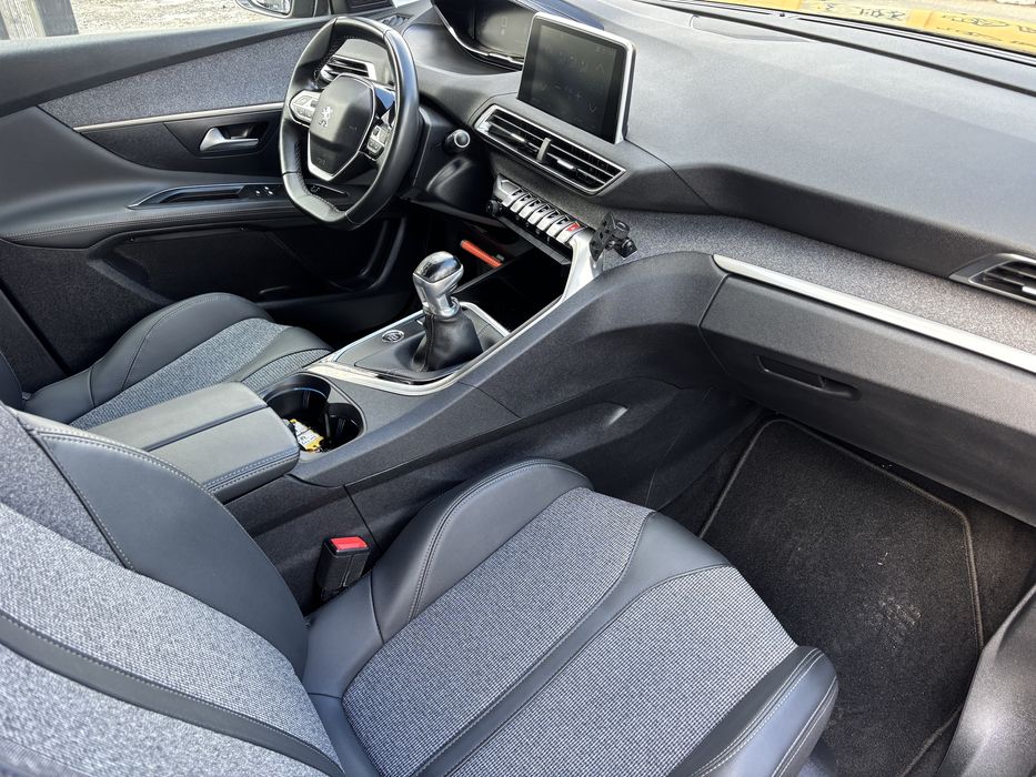 Peugeot 3008 1.2 benzina euro6 2019 luna 11