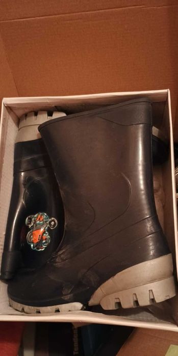 Детски гумени ботуши чудесен подарък за скачане в локви