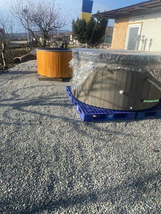 Ciubăr din fibră de sticlă cu soba - 2 m diametru, 6-7 persoane