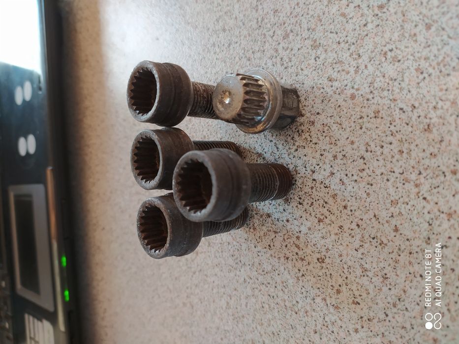 Секретни болтове оригинални за 50лв.