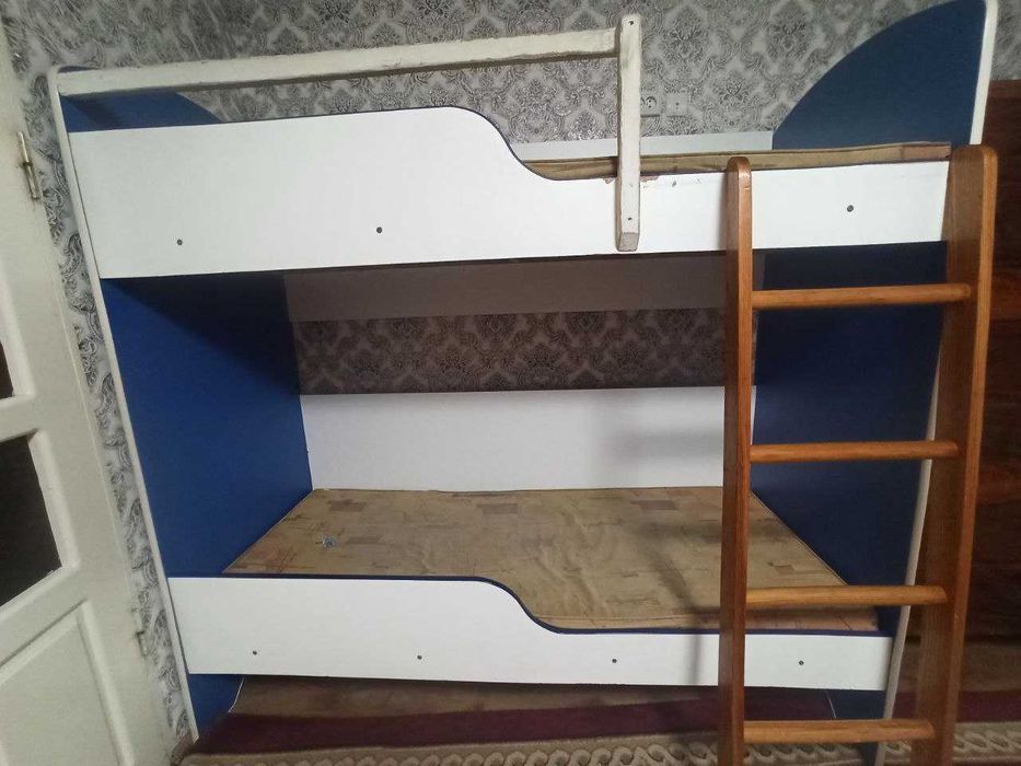 Продается детская двухъярусная кровать (б/у, отличное состояние)