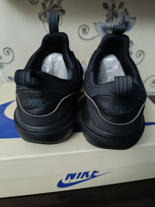 Кроссовки NIKE 44 размер