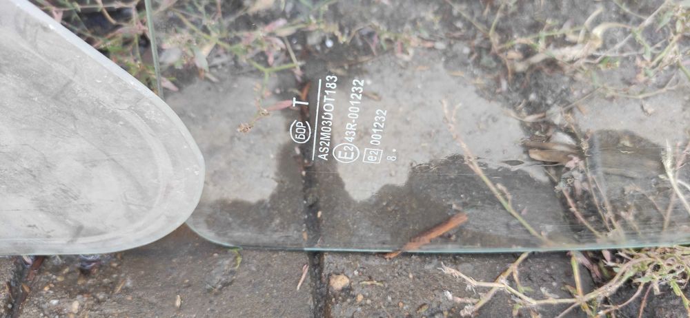 Стёкла боковые ваз 2199, 2115