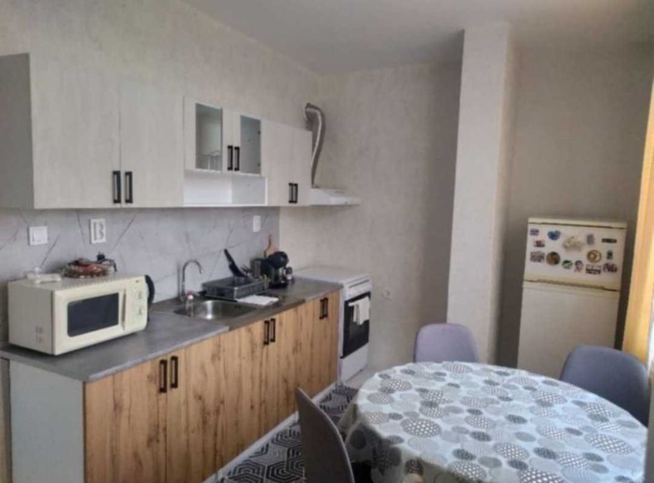 Нощувки в тристаен апартамент Център