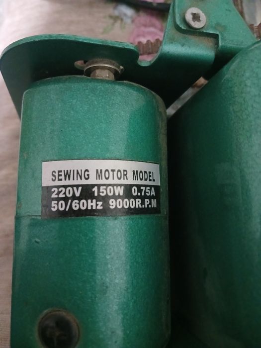 Продам швеиная машинка  оверлок.