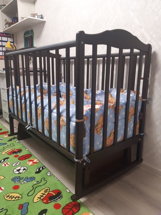 Продам детскую кроватку