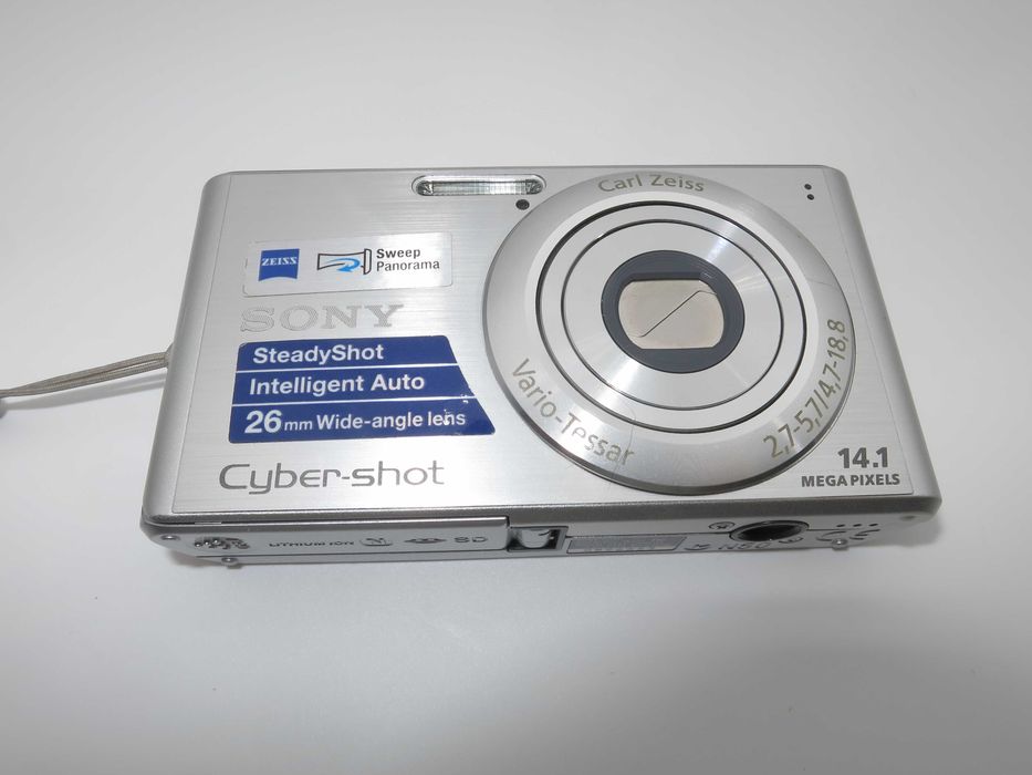 Sony Cyber-shot DSC W530 ултра компактен цифров фотоапарат в сребърен цвят, малка дигитална камера 14MP, в чудесно състояние, работи перфектно