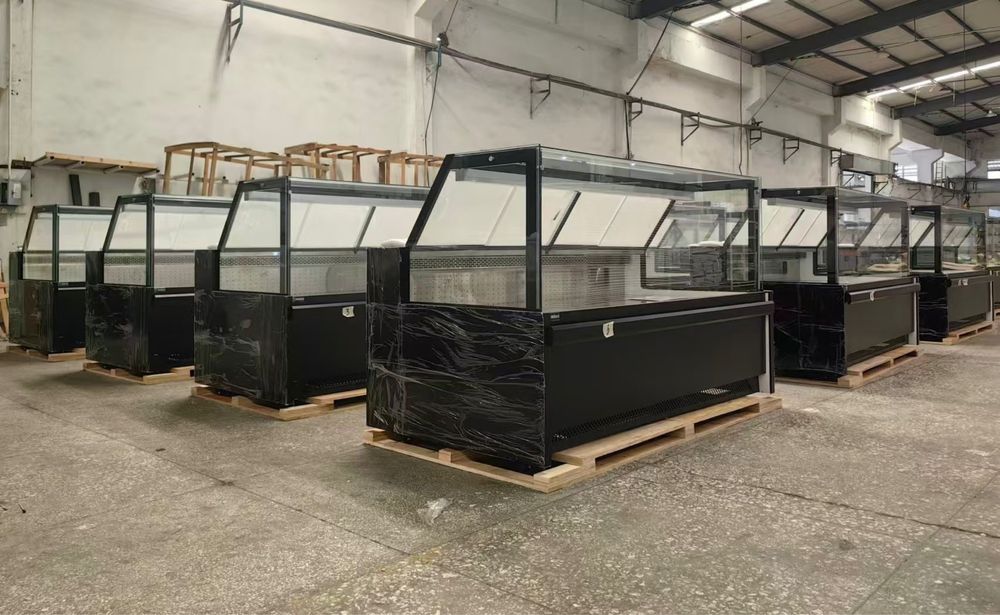 Vitrina frigorifica cu geam drept neagra pt carmangerie