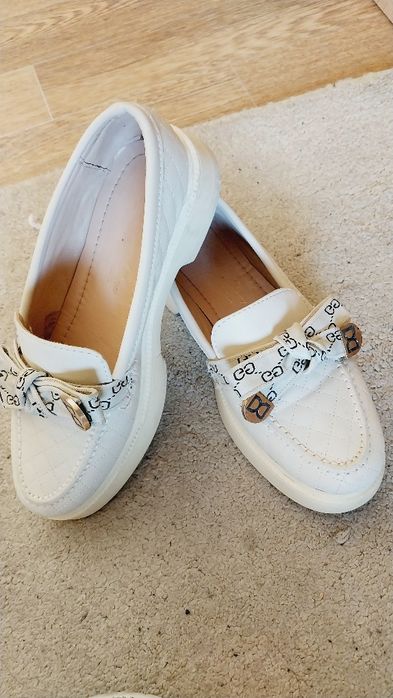 Qizlar uchun tufli qulay