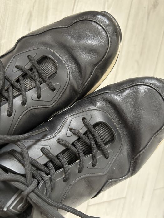 Продам мужские кроссовки