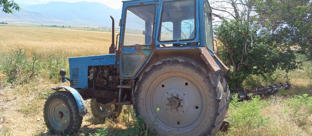 Продаётся трактор МТЗ-80. Большая кабина.