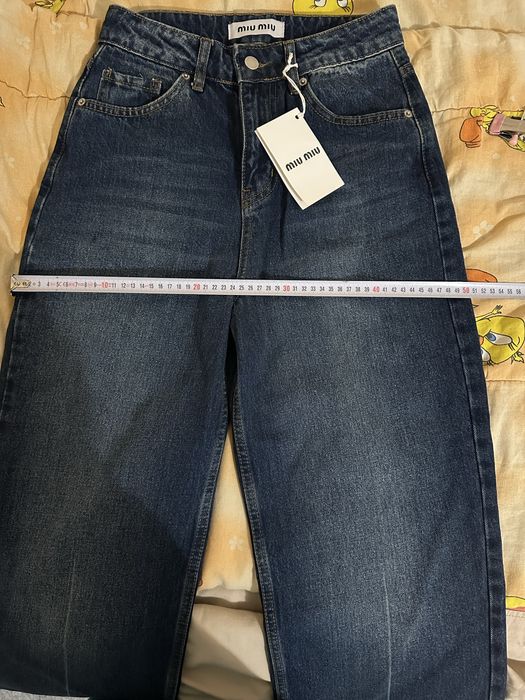 Blugi noi cu etichetă