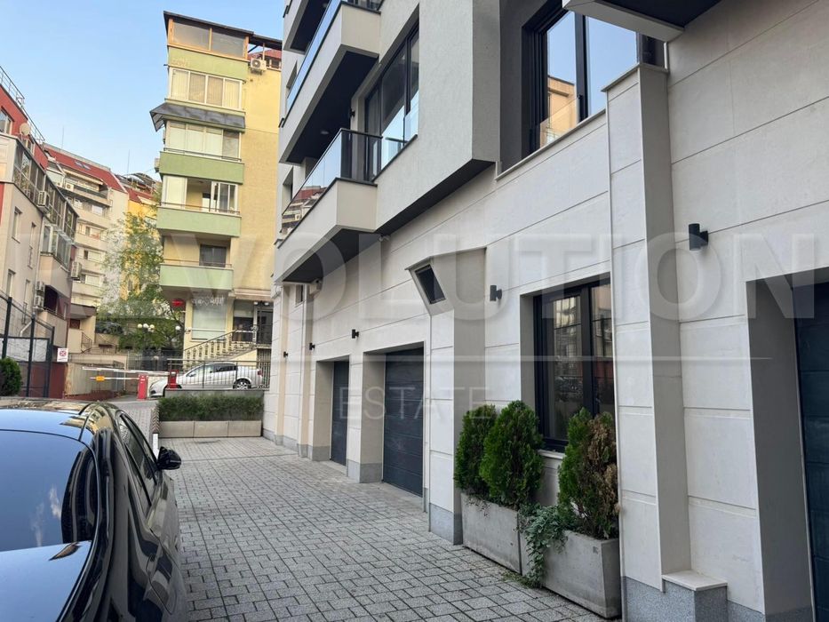 Тристаен апартамент в сграда с АКТ 16 в ж.к. Лозенец