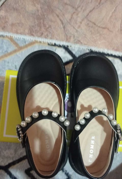 Продам туфли для девочки