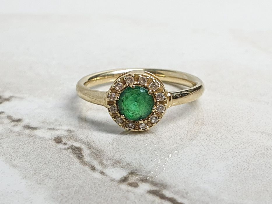 Inel din aur de 14K cu smarald și pietre semiprețioase albe mărime 48