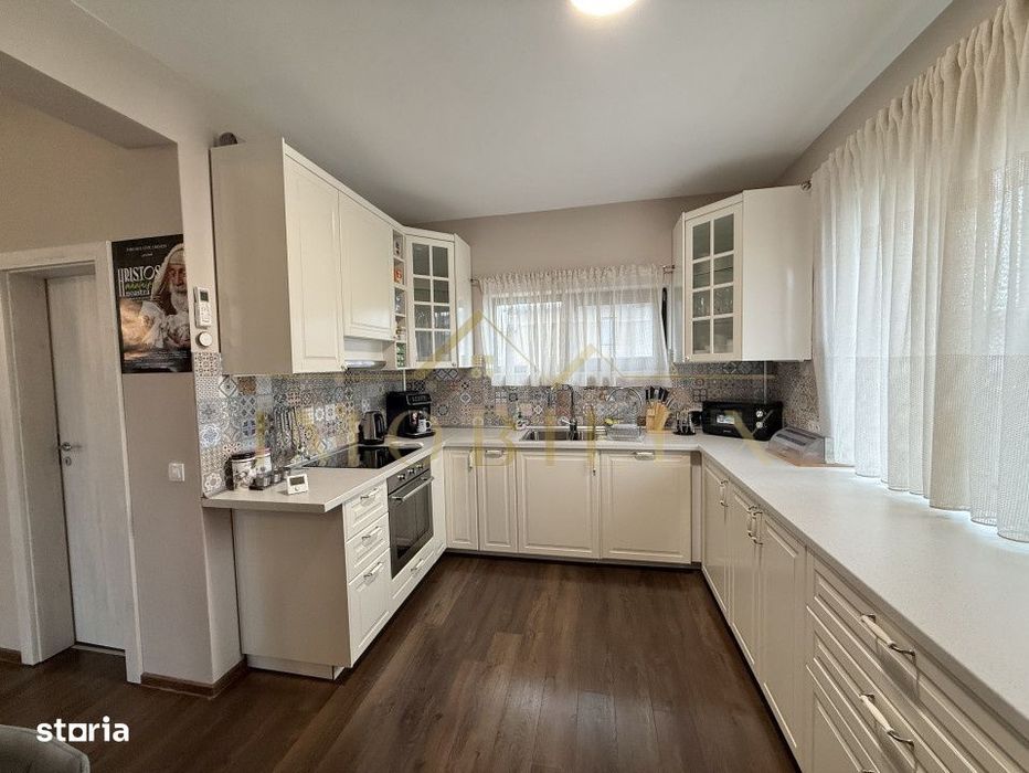 Casa individuala LUX, 4 camere, 3 bai, teren 450mp, zona Dezmir